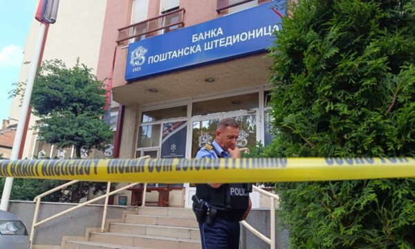 Policia: Mbyllen 6 njësi të të ashtuquajturës ‘Bankë Postare Kursimore’ në veri, operacioni po zhvillohet pa problem