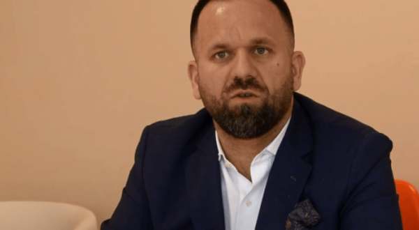 Rukiqi: Rruga e vetme për zgjedhje, dorëheqja e Kurtit