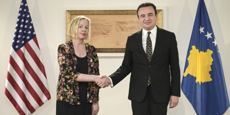 Kurti mirëpriti në takim Chulick, shpreh brengën në lidhje me spastrimin etnik të shqiptarëve në Luginë