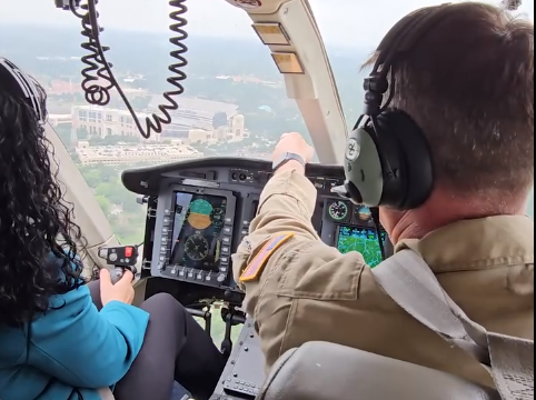 Osmani në Teksas, bën mësimin e parë në pilotim të helikopterit me pilotin që kishte shërbyer në Kosovë para 15 vitesh