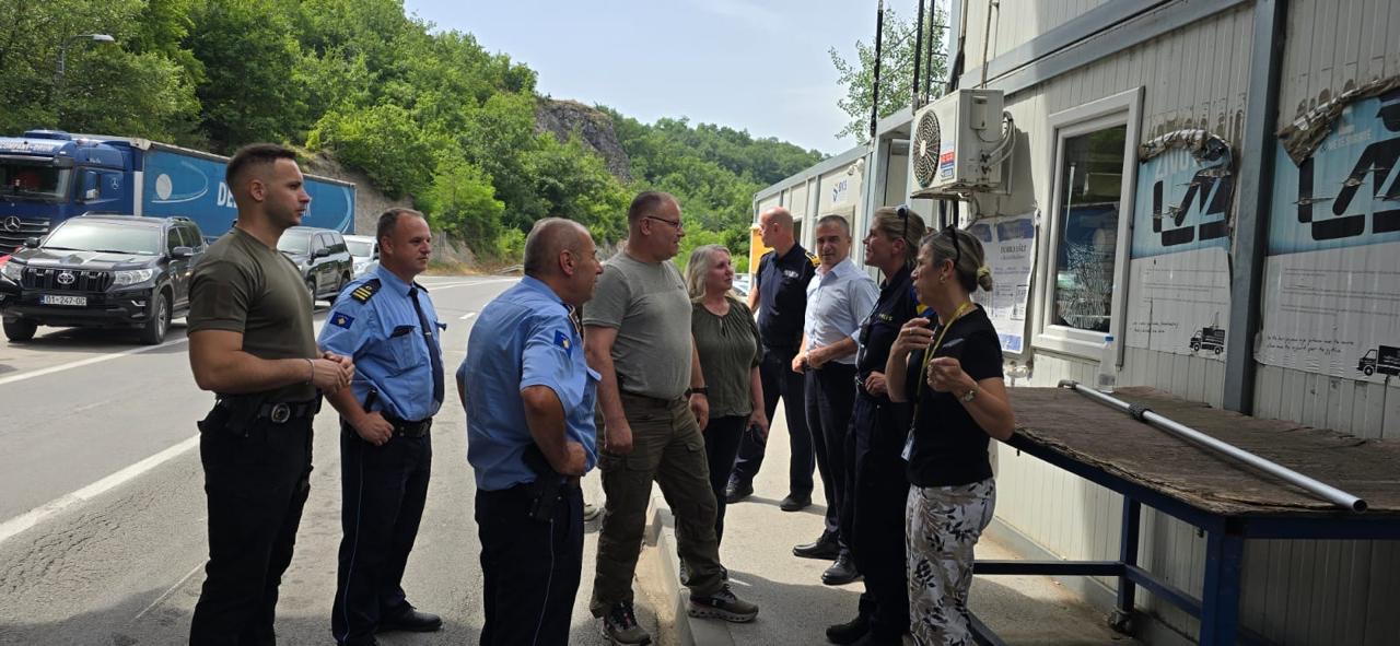 Drejtori i Policisë, Gazmend Hoxha, viziton zyrtarët policor në veri të vendit