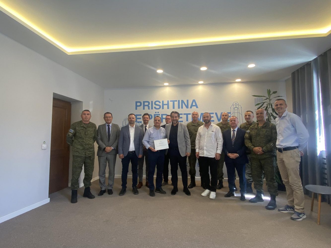 25-vjetori i Çlirimit të Prishtinës, Rama i ndan mirënjohje ish-Batalionit V Gardist të ZO të Llapit