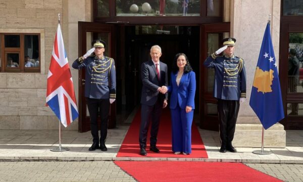 Pas Ramës, Osmani pret në takim ish-Kryeministrin e Mbretërisë së Bashkuar Tony Blair