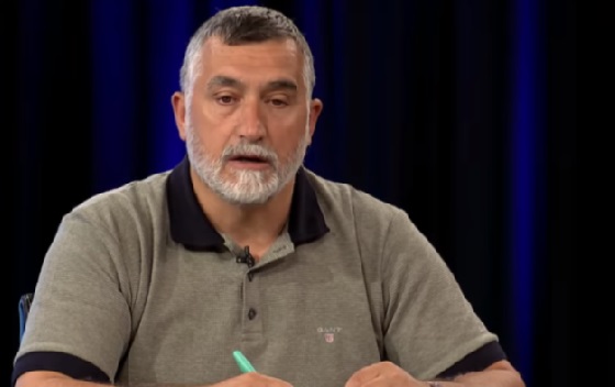 Bedri Elezi: Presidentja Osmani dyshohet se negocioi largimin e agjentëve të BIA-s