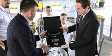 Kryeministri Kurti takon kampionët e Kosovës në basketboll: KB Trepça është e tashmja dhe e ardhmja e basketbollit
