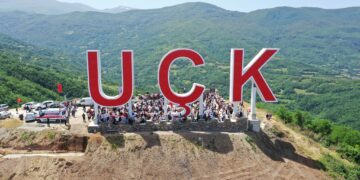 Përurohet obelisku gjigant “UÇK” në Prizren