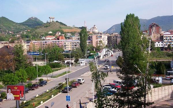 Nëna nga Mitrovica në hall me të birin e saj, detyrohet ta denoncojë në Polici për dhunë në familje