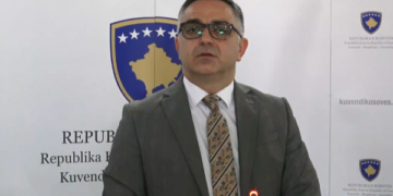 Tahiri: Kurti nuk heqë dorë nga privilegjet dhe xhipat e zi