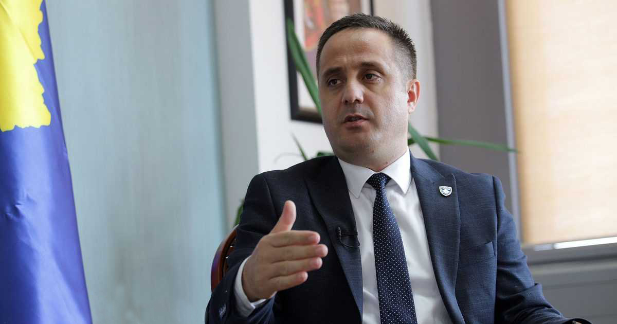 Selmanaj për sallën alternative: Herën e parë u shfrytëzua për gazin lotsjellës, sot për t’ia vazhduar mandatet Srpskas