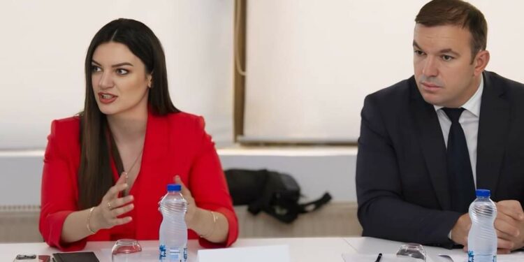 Deputetja Statovci viziton Telekomin: Nga 17 milionë euro humbje më 2020, ndërmarrja në vitin 2023 realizoi mbi 7 milionë euro fitim