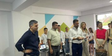 Ish kryetari Tahiri (LDK) dhe ish nënkryetari Muzaqi (LVV) vizitojnë së bashku “Vushtrria Code Fest”