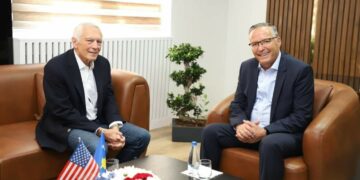 Bedri Hamza pret në takim gjeneralin amerikan Wesley Clark: Kosova është shtëpi e çdo amerikani