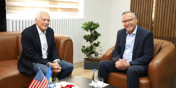 Bedri Hamza pret në takim gjeneralin amerikan Wesley Clark: Kosova është shtëpi e çdo amerikani