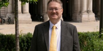 Abbott  emërohet ambasador i Mbretërisë së Bashkuar në Shqipëri