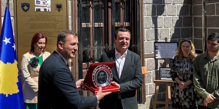 Kurti vizitoi Qendrën e Kulturës “Sami Frashëri” në Ankara të Turqisë