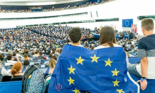 Sot nisin zgjedhjet europiane, si organizohen dhe kush mund të votojë?