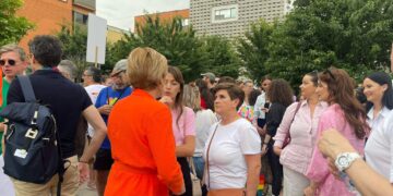 Mimoza Kusari – Lila dhe Albulena Haxhiu i bashkohen marshit të Paradës së Krenarisë