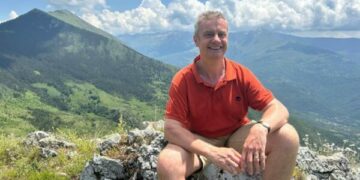 Ambasadori britanik ngjitet në malet e Sharrit: Vendi më i bukur që kam qenë ndonjëherë
