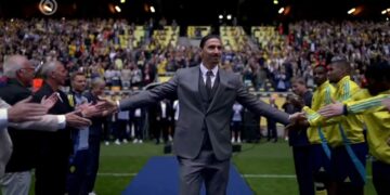 Zlatan Ibrahimovic pritet si një “mbret” nga tifozët dhe Kombëtarja e Suedisë