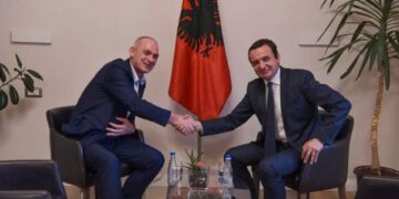 Humolli: Kurti duhet ta definojë se a është Kosova e pavarur apo jo