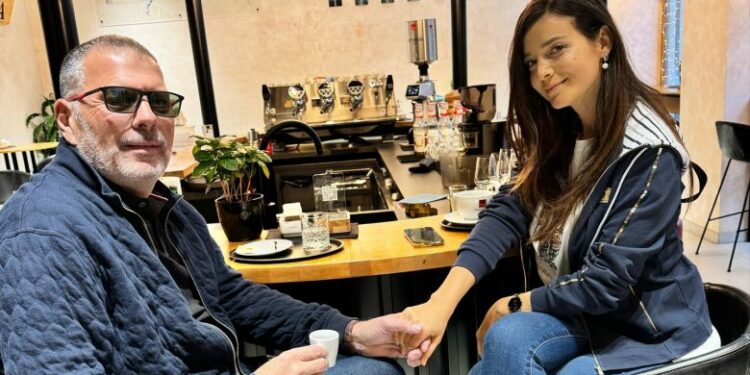 Diola Dosti doktoron, Erolldi mahnit me fjalët dedikuar asaj: Jam jashtëzakonisht krenar për ty