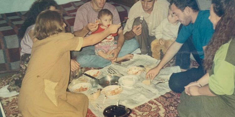 Lladrovci publikon dy foto të hershme që përshkruajnë një histori, përmend shokët legjendarë