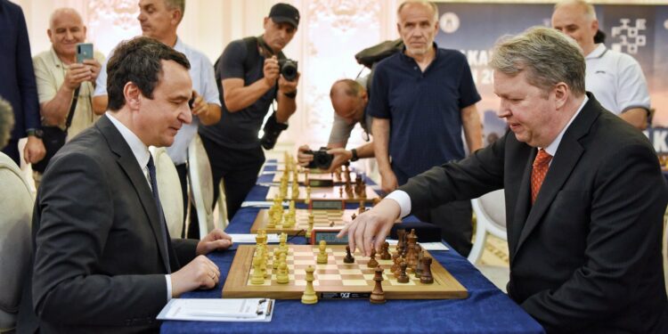 Kurti ndahet baras në shah me mjeshtrin i cili e mposhti Kasparovin