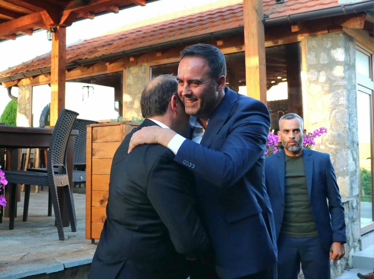 Konjufca pritet nga homologu i tij në Maqedoninë e Veriut, flasin për të ardhmen e rajonit