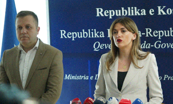 Albulena Haxhiu dhe Blerim Sallahu e bllokojnë mundësinë e komentimit në profilet e tyre
