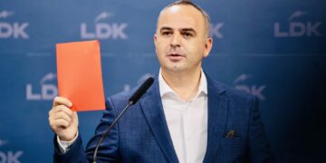 Manaj reagon pas vendimit të fundit të Kushtetueses: Edhe një karton i kuq për pushtetin absolut