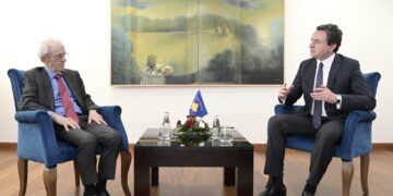 Kurti takohet me Serwerin: Mirënjohës për analizat dhe këshillat e tij për Kosovën e rajonin