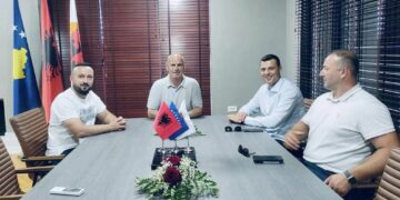 Lladrovci pret në zyrë Endrit Thaçin: Me urtësi dhe zgjuarsi, ndjek rrugën e nderit e atdhetarizmit