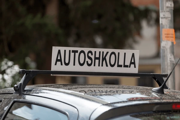 Arrestohet instruktori i një autoshkolle në Pejë, pranoi 500 euro për kryerjen e testit