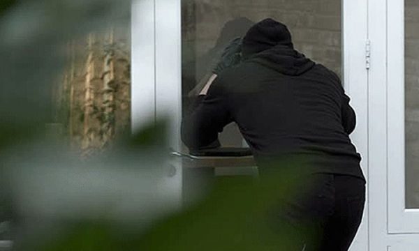 Gr*bitet posta në Prishtinë, i dyshuari vjedhë një shumë parash