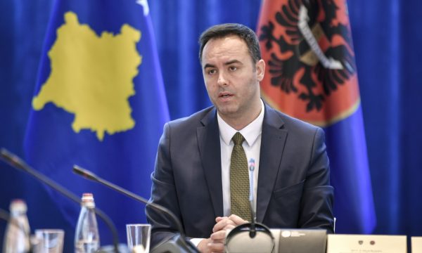 Biseda me Radoiçiqin, Konjufca: Nuk dyshoj në Kusari-Lilën për tradhti kombëtare