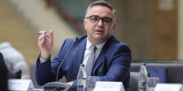 Tahiri: Amatorizëm sugjerimi i Kurtit që drafti i Asociacionit të dërgohet në Komisionin e Venecias