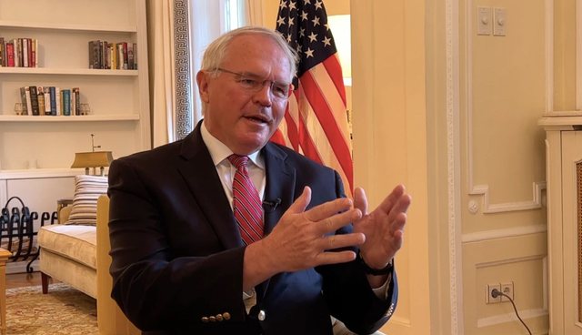 Hill: Procesi i Brukselit e vetmja rrugë për zgjidhjen e problemeve Kosovë – Serbi që kanë rrënjë të thella në histori