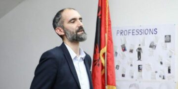 “S’më befason” – “Ekziston rreziku”, Abrashi flet për dyshimet e Gashit se në Kuvend ka bashkëpunëtor të BIA-s serbe