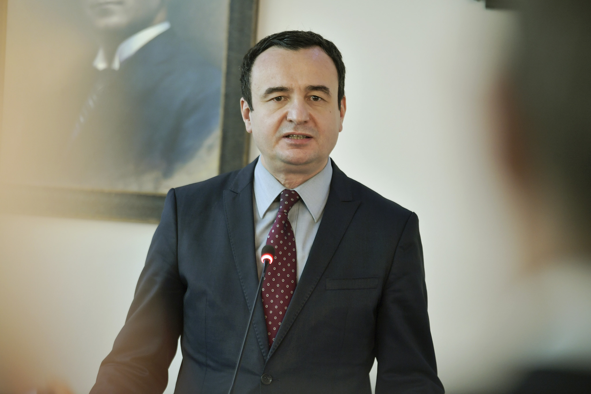 “Viti i integrimit të komunitetit serb” Kurti publikon shifra të qytetarëve serbë që u pasien me dokumente të Kosovës