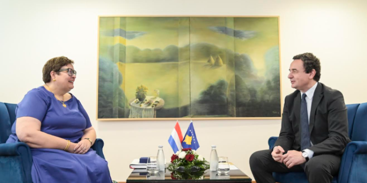 Kurti pret në takim lamtumirës ambasadoren holandeze