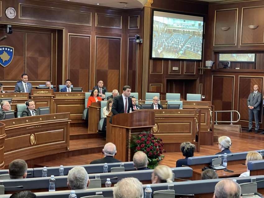 Krasniqi përmend Thaçin dhe të tjerët: Ata janë burra të thinjur, ndërsa lufta e tyre për liri po vazhdon ende