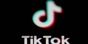 Paralajmërim alarmues në shkollat ​​e Shkupit: Sfida në Tik-Tok bën që disa nxënës të lëndojnë veten me mjete të mprehta