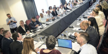 “Parandalimi i martesave të hershme”, Kurti takohet me nënkryetarë e zyrtarë komunalë