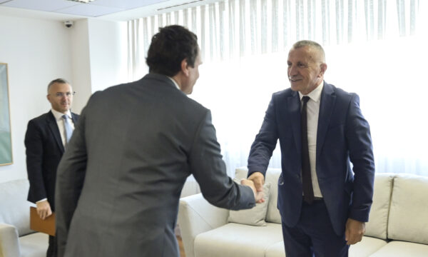 Deputetë të Parlamentit Evropian letër Serbisë për të drejtat e shqiptarëve, Kamberi ia jep meritat Kurtit për lobim
