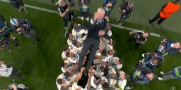 Ancelotti është legjendë e Real Madridit, lojtarët e trajtuan si “mbret” pas fitores në Champions League