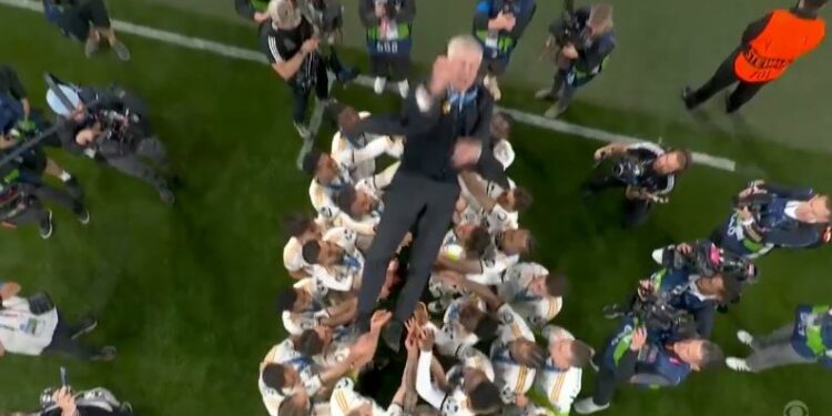 Ancelotti është legjendë e Real Madridit, lojtarët e trajtuan si “mbret” pas fitores në Champions League