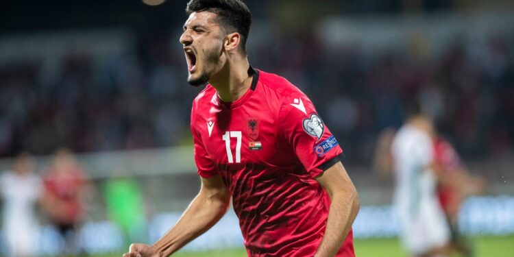 Synon golin ndaj Italisë, drejtuesit e Milanit do ta vëzhgojnë nga afër Brojën