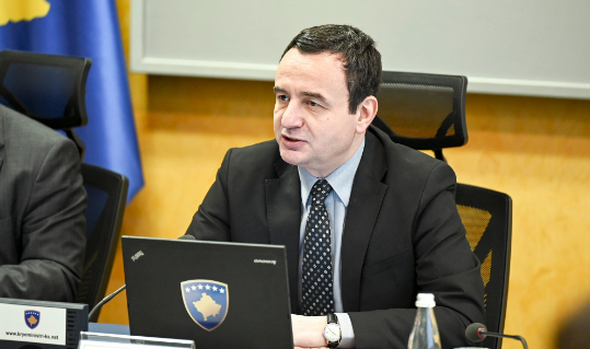 Kurti nis mbledhjen e Qeverisë duke njoftuar për takimin me Walker: Njeri i jashtëzakonshëm, mik i madh i Kosovës
