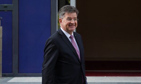 Batusha i VV-së: Lajçak duhet ta qartësojë nëse ka një marrëveshje për normalizim të marrëdhënieve Kosovë- Serbisë