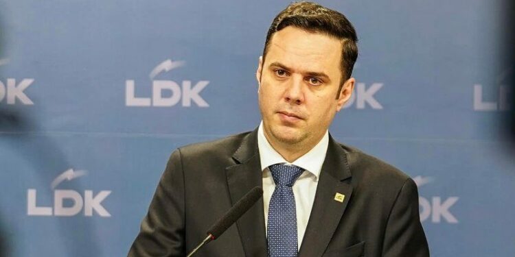 Abdixhiku nënshkruan koalicionin e parë parazgjedhor, bëhet bashkë me Zef Morinën
